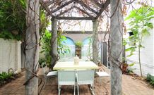 Bi J's - Accommodation Bookings 5