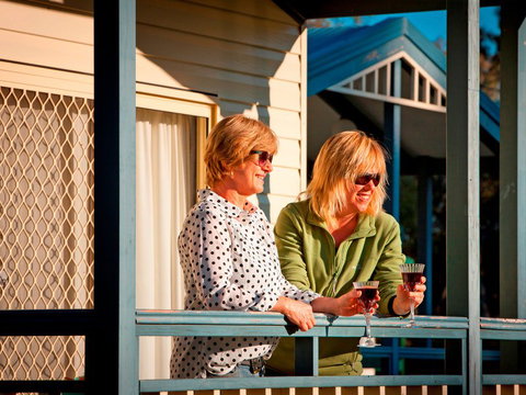 Urana Aquatic Centre Caravan Park - Accommodation Bookings 7