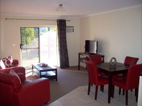 Colonial Inn Guest Rooms - Accommodation Bookings 5