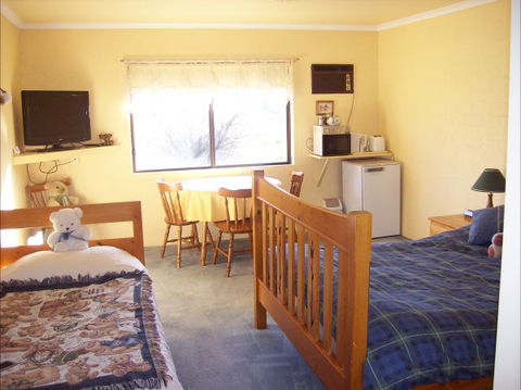 Colonial Inn Guest Rooms - Accommodation Bookings 9