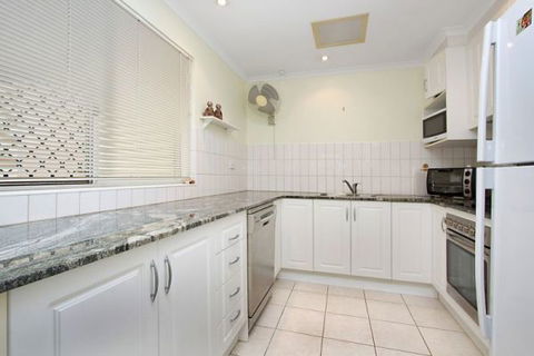 Garunya Executive Townhouse - Accommodation Bookings 4