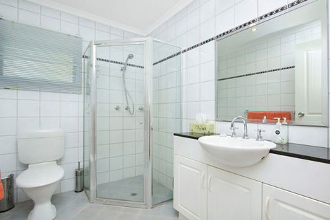 Garunya Executive Townhouse - Accommodation Bookings 5