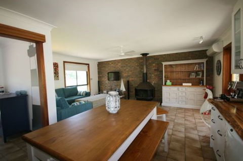 LJ Hooker Goolwa Holiday Rentals - 15 Eaton Avenue, Goolwa Beach - Accommodation Bookings 1