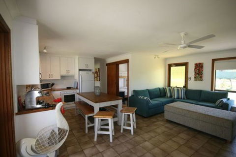 LJ Hooker Goolwa Holiday Rentals - 15 Eaton Avenue, Goolwa Beach - Accommodation Bookings 2