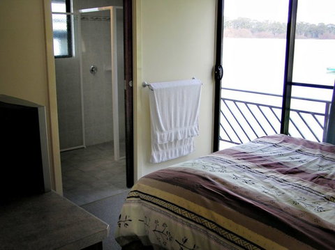 Takeme2 Houseboat - Accommodation Bookings 3