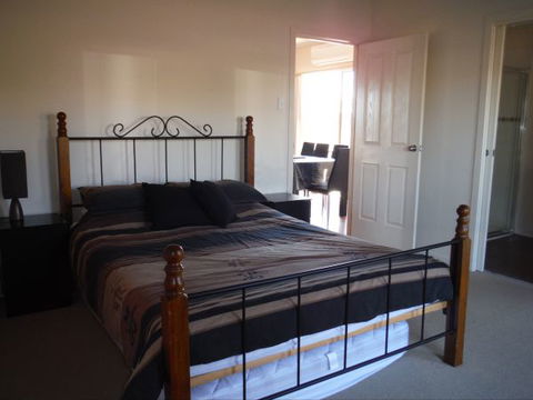 Four Seas - Accommodation Bookings 3