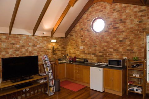 Bet's Bed And Breakfast Studio - Accommodation Bookings 5