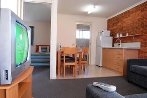 Tea House Motor Inn - Accommodation Bookings 2