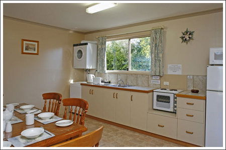 Amos House  & Swansea  Villas - Accommodation Bookings 3
