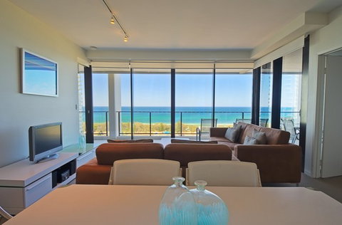 Ultra Broadbeach - Accommodation Bookings 3