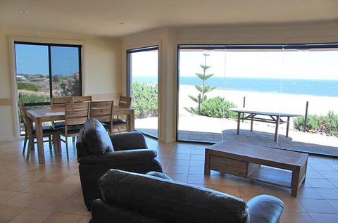 Cliff House Beachfront Villas - Accommodation Bookings 1
