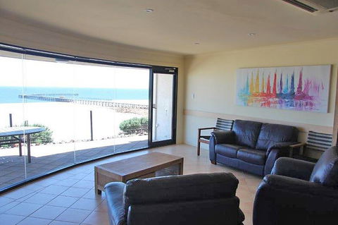 Cliff House Beachfront Villas - Accommodation Bookings 2