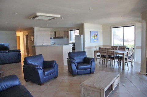Cliff House Beachfront Villas - Accommodation Bookings 4