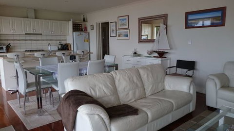 St Helens Beachfront - Accommodation Bookings 1