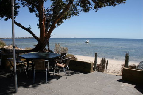 Undercurrent - Accommodation Bookings 0