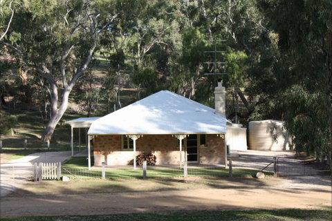 Hughes Park Cottage & Weddings - Accommodation Bookings 0