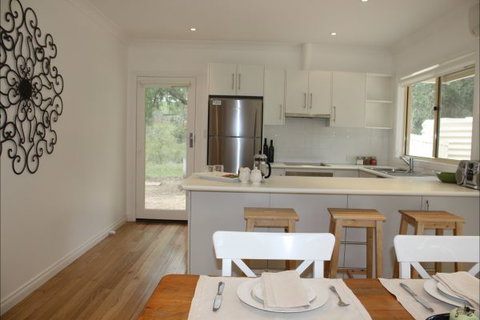 Hughes Park Cottage & Weddings - Accommodation Bookings 4