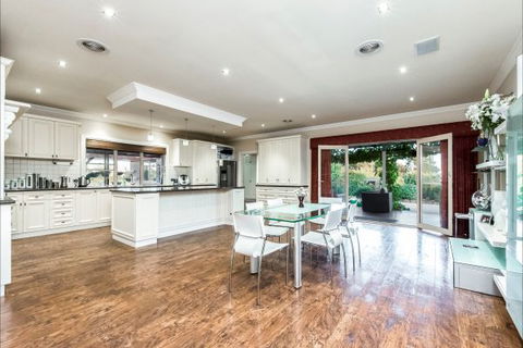 La Bella Vita - Accommodation Bookings 3