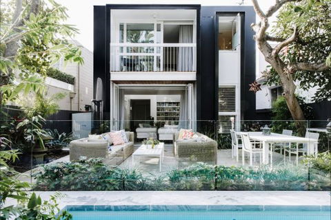 Luxico - Pearce Street - Accommodation Bookings 0