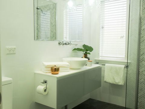 The Milton Bungalow - Accommodation Bookings 7