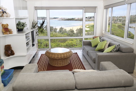 A Beach House Near Manly Two - Accommodation Bookings 1