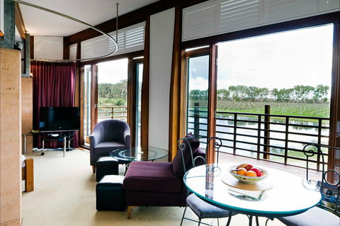Bettenay's Lakeside Chalets And Luxury Spa Apartment - Accommodation Bookings 0