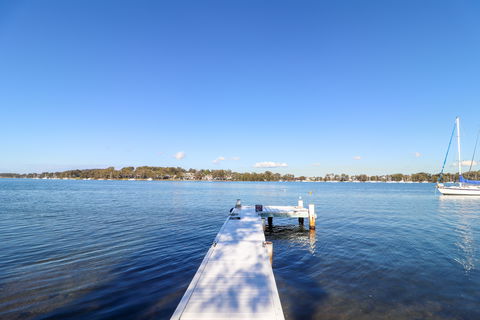 El Lago Jetty - Accommodation Bookings 9