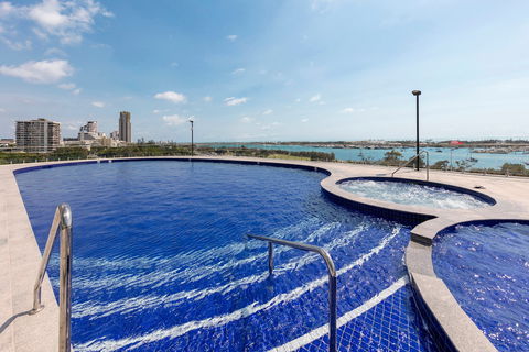 Meriton Suites Southport - Accommodation Bookings 2