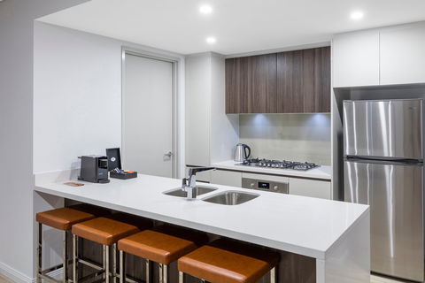 Meriton Suites Southport - Accommodation Bookings 3