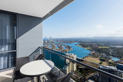 Meriton Suites Southport - Accommodation Bookings 5