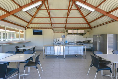 NRMA Sydney Lakeside Holiday Park - Accommodation Bookings 7