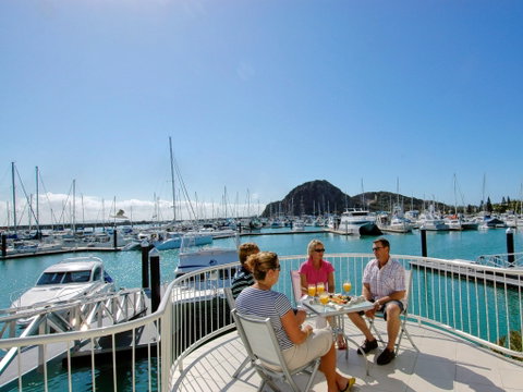 Absolute Waterfront Villa - Accommodation Bookings 2