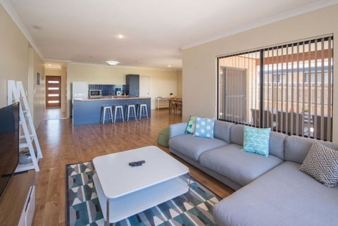 AcrosstheWay - Accommodation Bookings 1