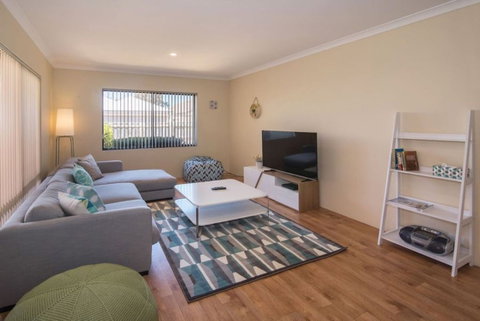 AcrosstheWay - Accommodation Bookings 2