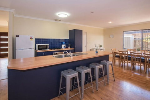 AcrosstheWay - Accommodation Bookings 3