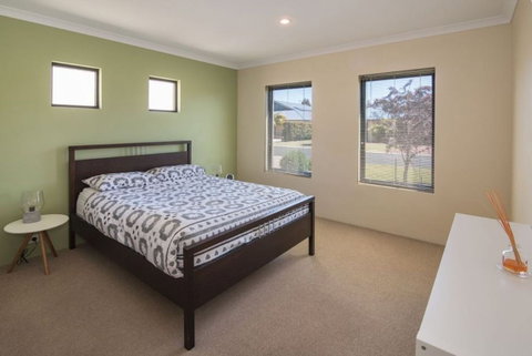 AcrosstheWay - Accommodation Bookings 4