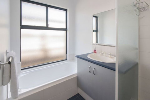 AcrosstheWay - Accommodation Bookings 5