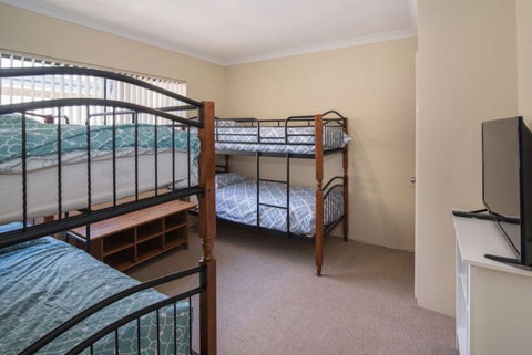 AcrosstheWay - Accommodation Bookings 6