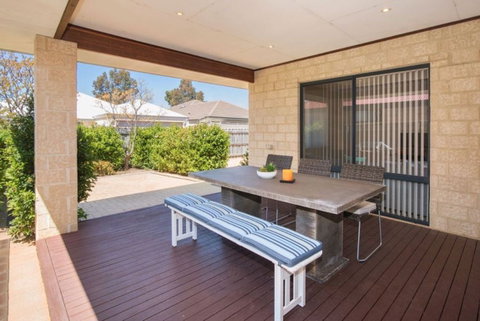 AcrosstheWay - Accommodation Bookings 7