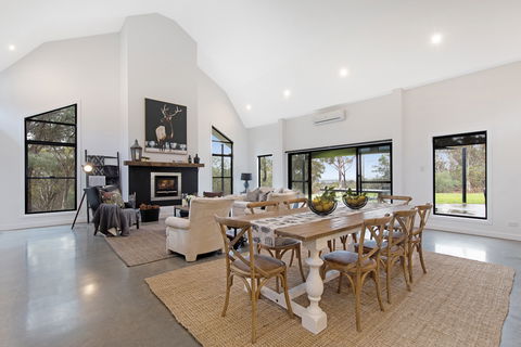 Barefoot At Broke - Accommodation Bookings 0
