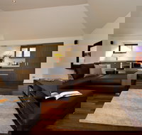 Chandeliers on Abbey - Accommodation Bookings