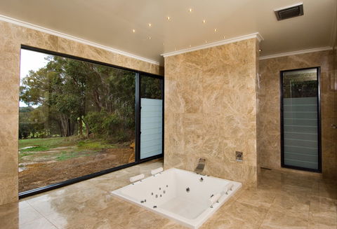 Chandeliers On Abbey - Accommodation Bookings 1