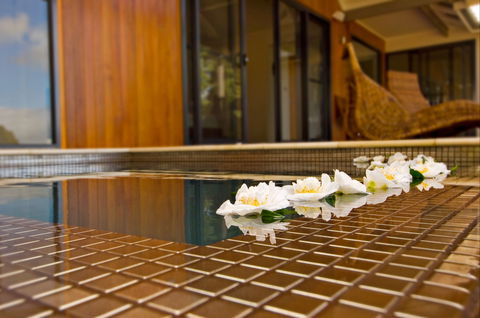 Chandeliers On Abbey - Accommodation Bookings 2