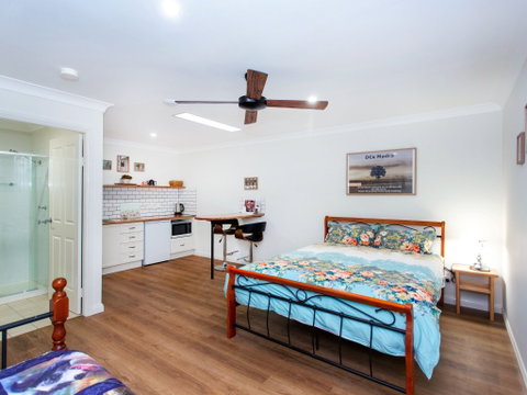 DCs Madra - Accommodation Bookings 1