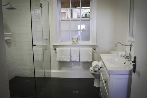 Surgeons Cottage - Accommodation Bookings 6