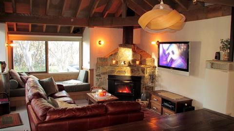 Wallace's - Crystal Creek Chalet 1 - Accommodation Bookings 2
