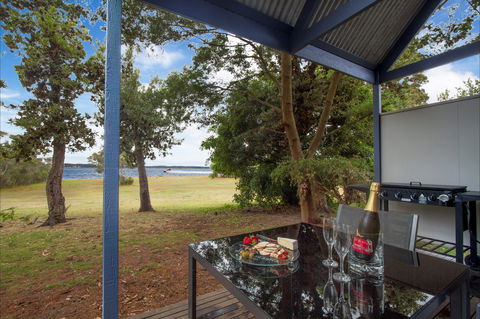 Waterfront Retreat At Wattle Point - Accommodation Bookings 4