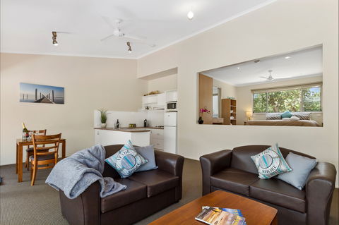 Waterfront Retreat At Wattle Point - Accommodation Bookings 5
