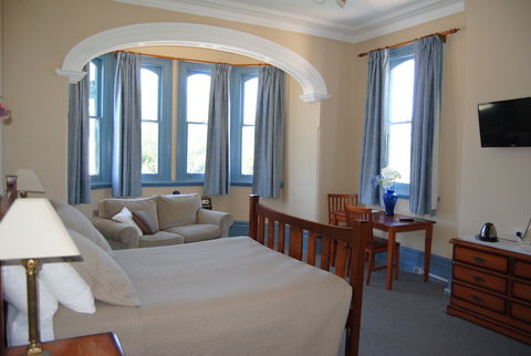 Airlie House Motor Inn - Accommodation Bookings 1