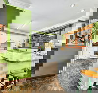 Bay Road - Walk to Blue Lake CBD and Coffee Shops - Accommodation Bookings